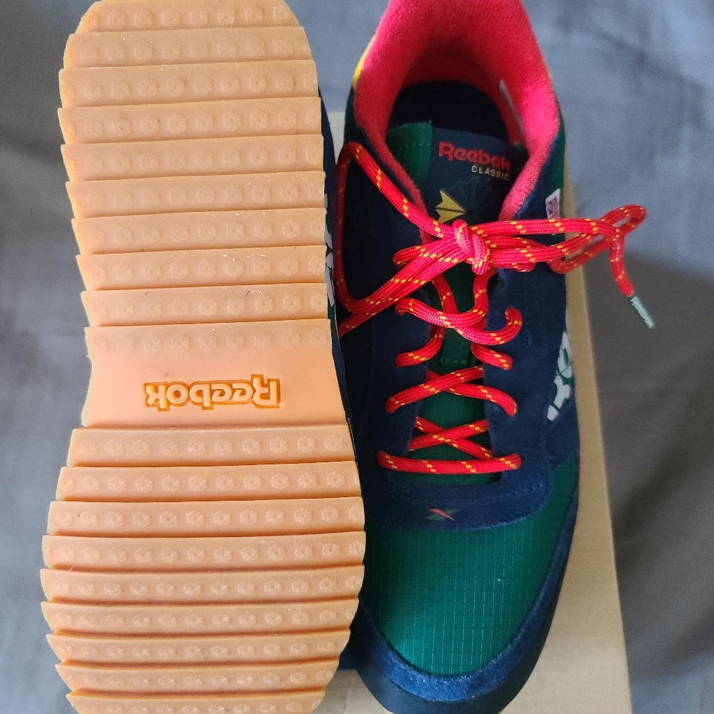 Kids sneakers size 6